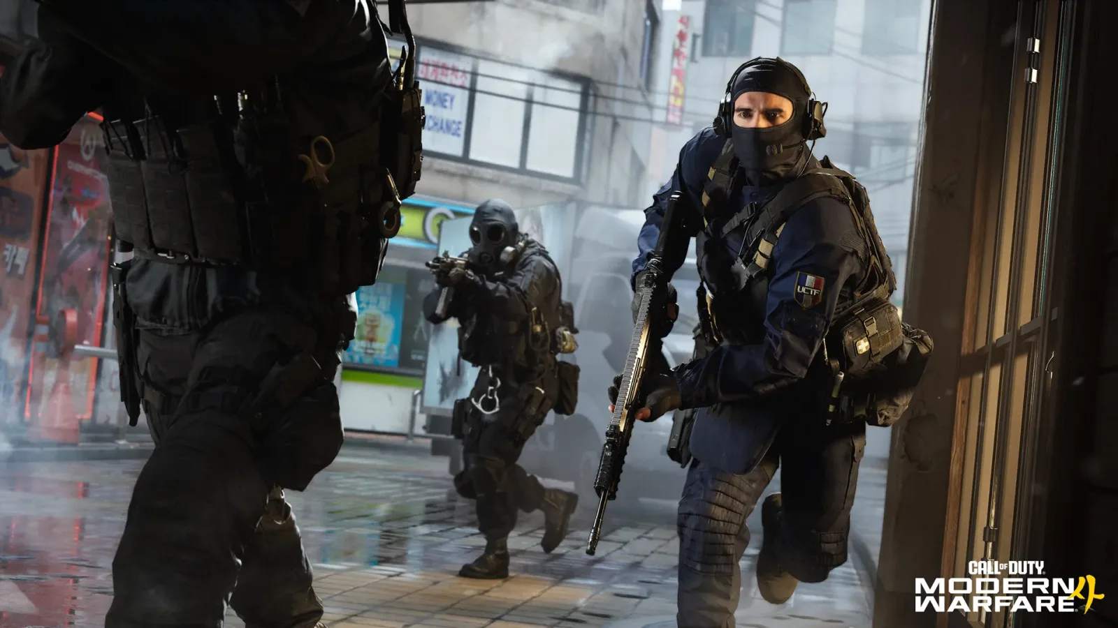 Three Modern Warfare 4 operators pushing down a wet street in a 6v6 multiplayer match